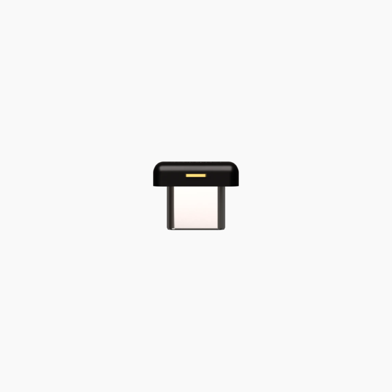 YubiKey 5C Nano FIPS (140-3) — мініатюрний ключ USB-C, вигляд спереду
