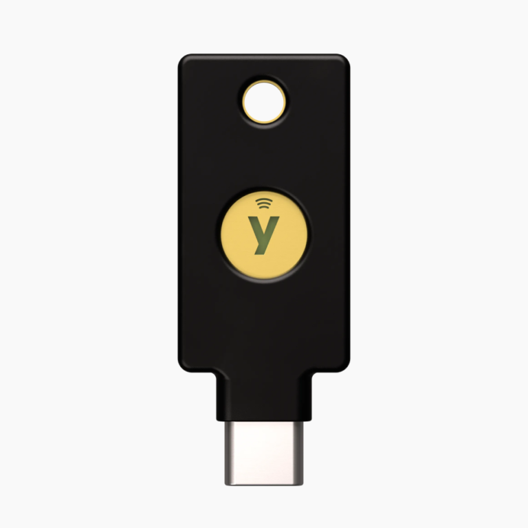 YubiKey 5C NFC FIPS (140-3) — ключ безпеки USB-A з NFC, вигляд спереду